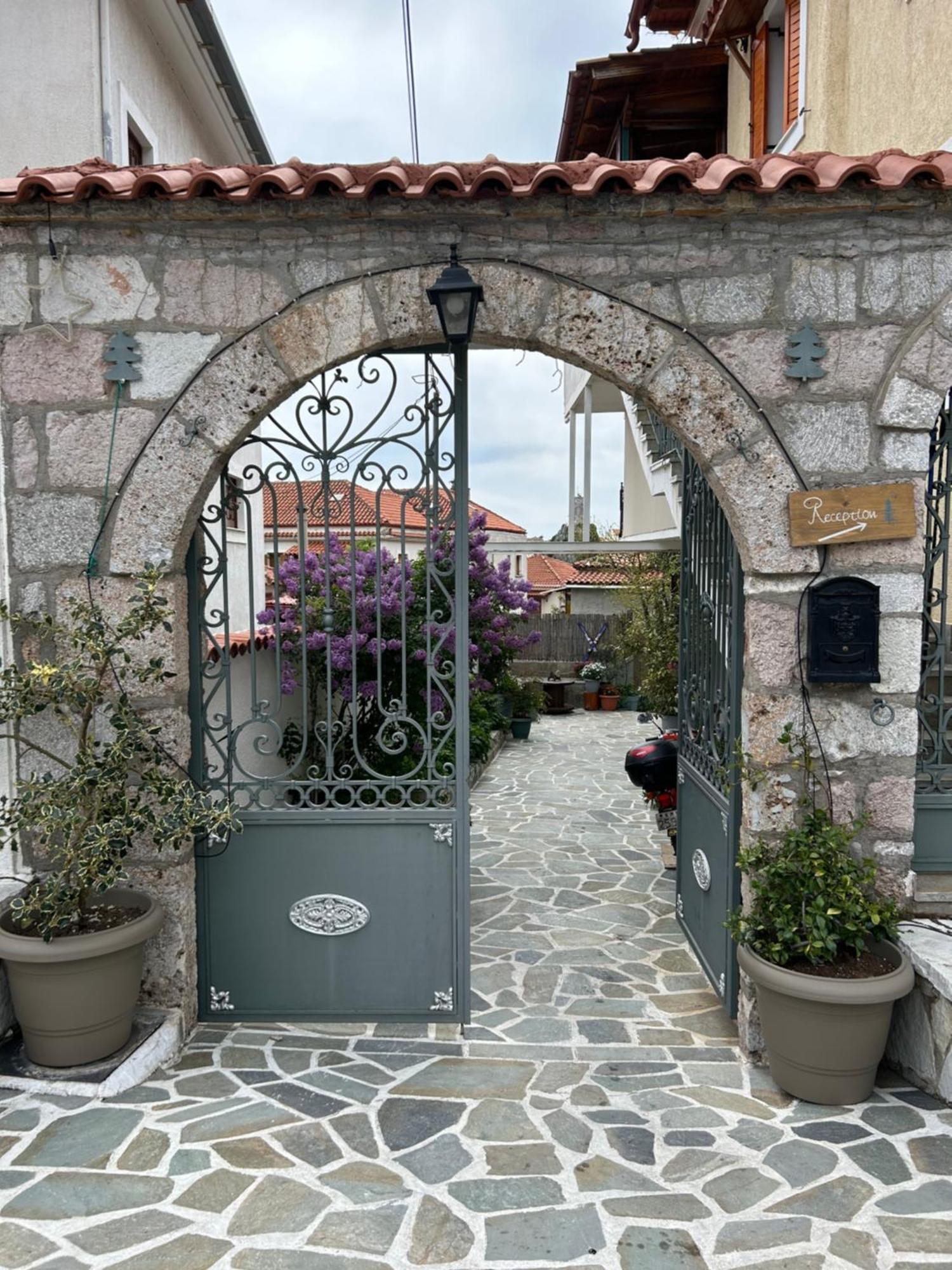 Guesthouse Doma Est 1991 아라초바 외부 사진